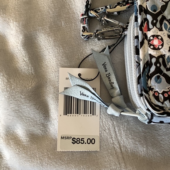 Vera Bradley Lisbon Medallion 3 in 1 (crossbody, wallet or wristlet) - Picture 6 of 6